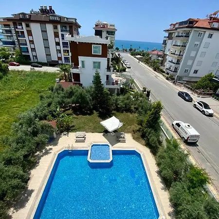 Deniz Manzarali Havuzlu דירה *