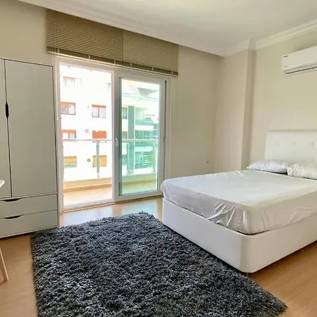 Deniz Manzarali Havuzlu Apartament Alanya