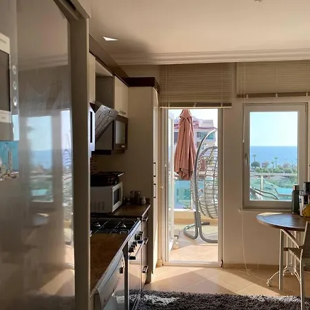 Apartament Deniz Manzarali Havuzlu