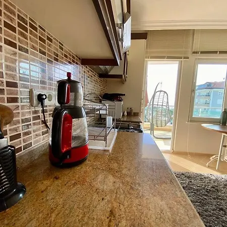 Deniz Manzarali Havuzlu Apartament *