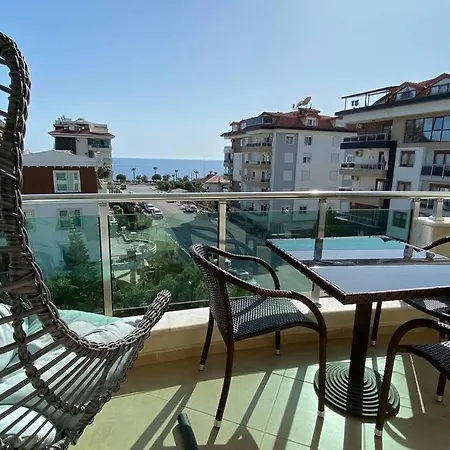 Deniz Manzarali Havuzlu Apartament Alanya